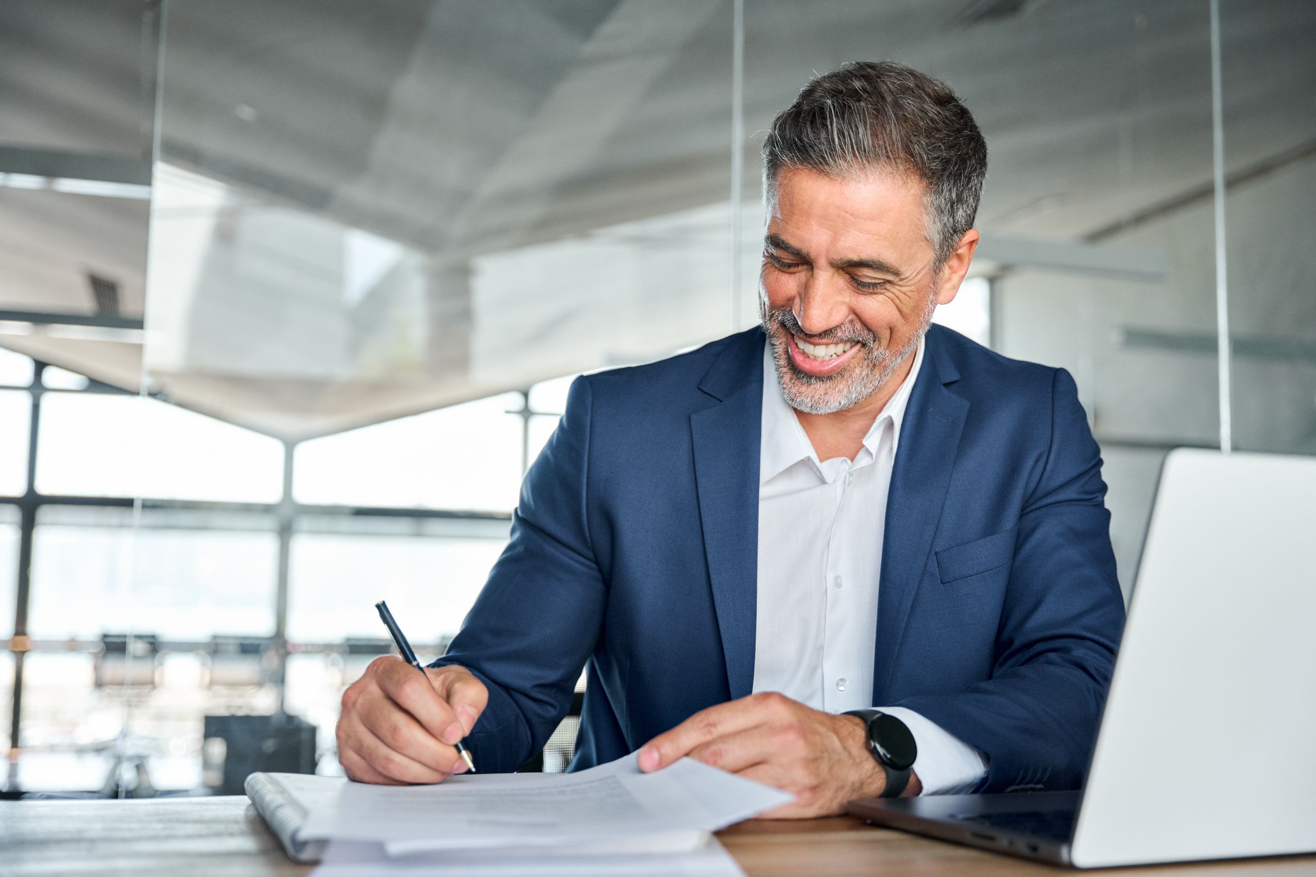 een man een is een advies aan het schrijven volgends artikel 25 van de wor naderhand van de training van academie nederland