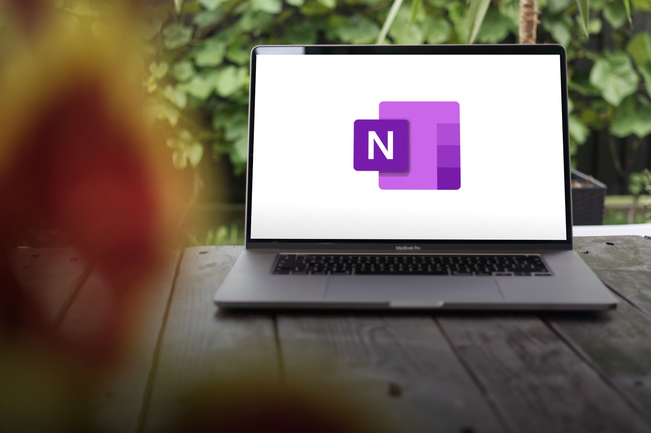Een foto ter illustratie van het icoon van OneNote wat wordt getoond op een laptopscherm.